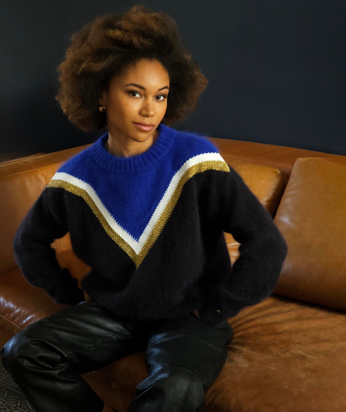 Pull Celeste bleu et noir.
