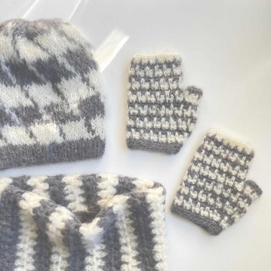 Charger l&#39;image dans la galerie, Bonnet, mitaines et snood Avoriaz au crochet
