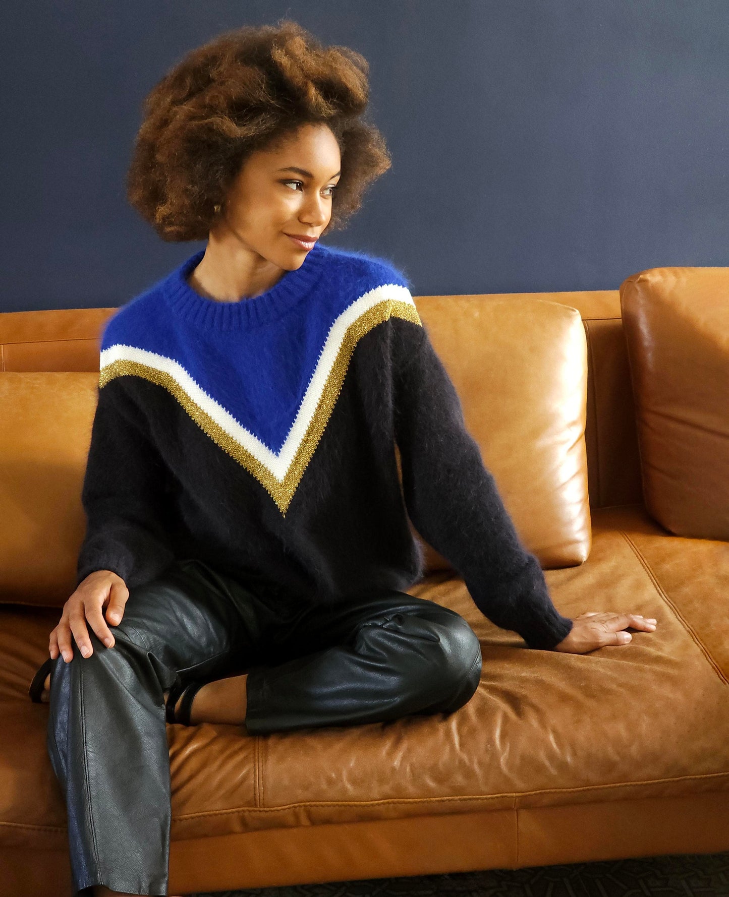 Pull Celeste bleu et noir.