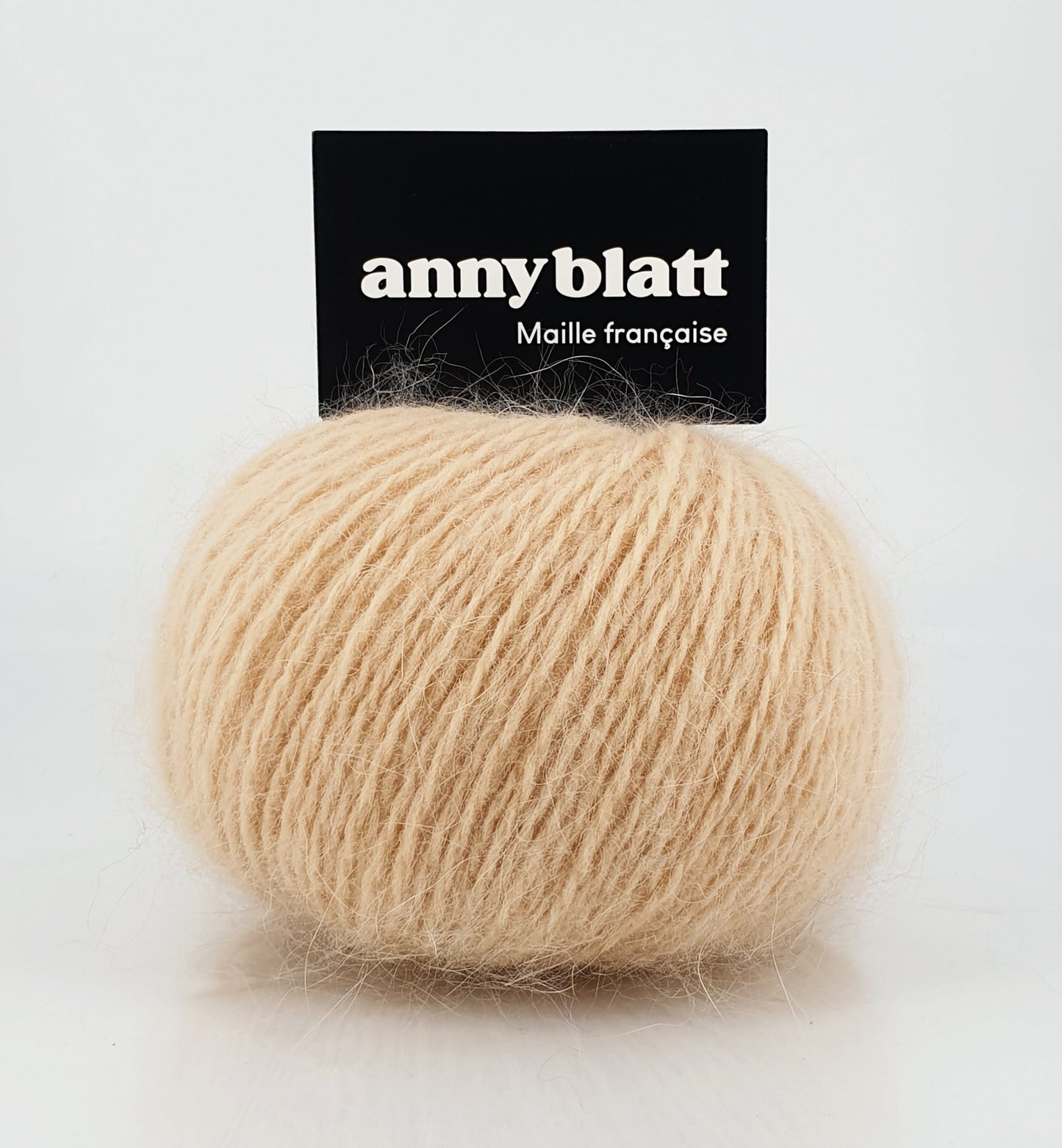 Pelote Angora Douceur : 50% Angora français 50% laine mérinos.