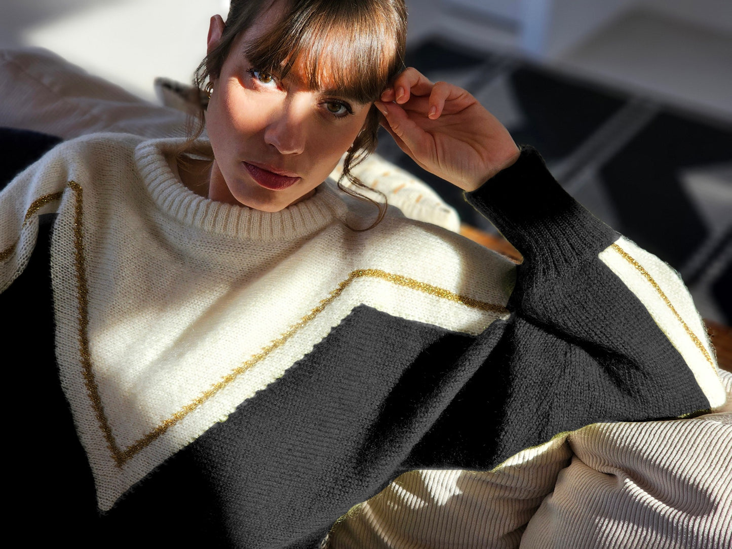 Pull Cyclone Noir et doré.