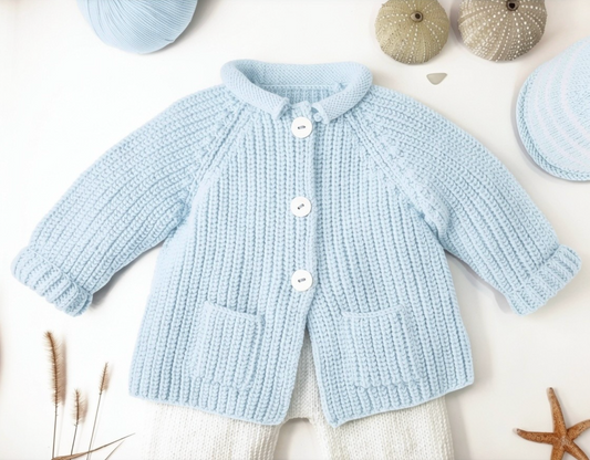 Veste bébé Acajou à tricoter.