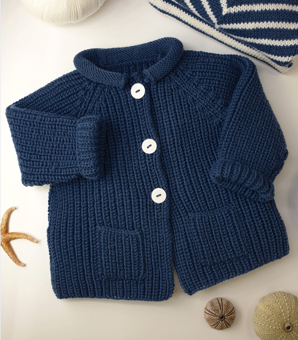 Veste bébé Acajou à tricoter.
