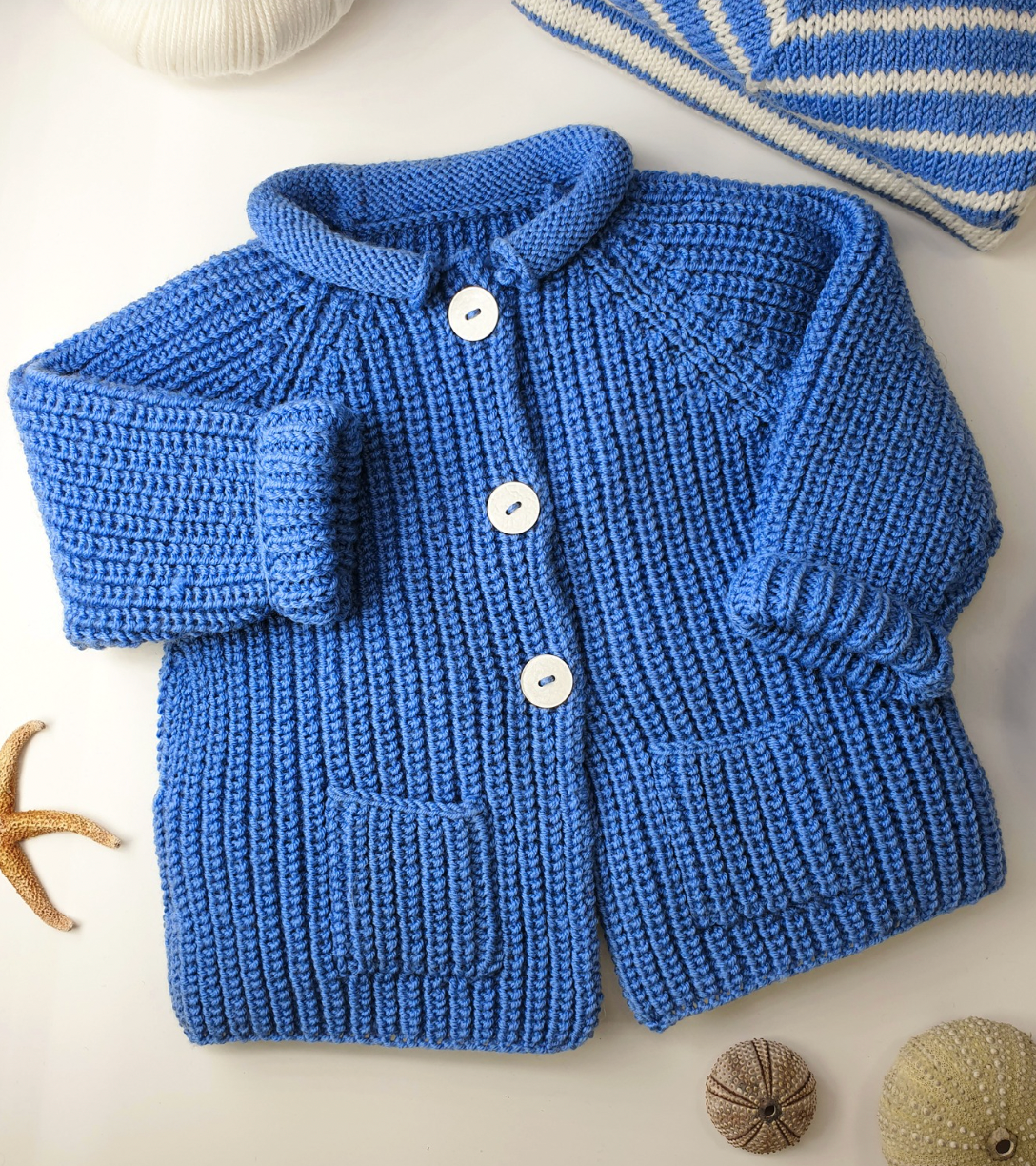 Veste bébé Acajou à tricoter.
