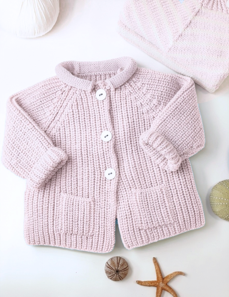 Veste bébé Acajou à tricoter.