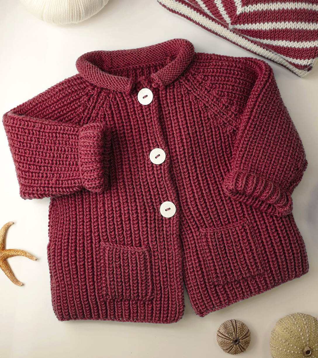 Veste bébé Acajou à tricoter.