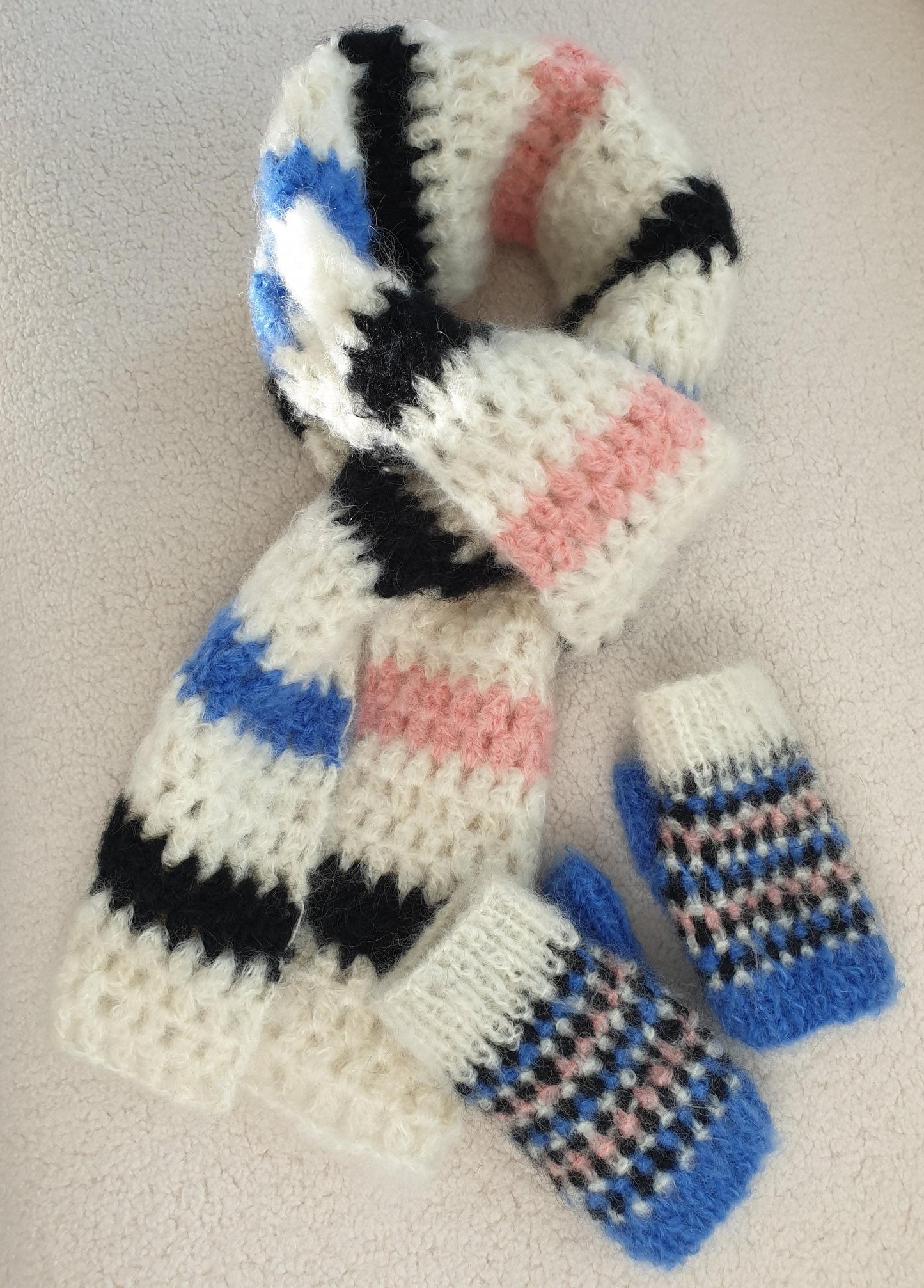 Écharpe et mitaines Val Thorens au crochet.