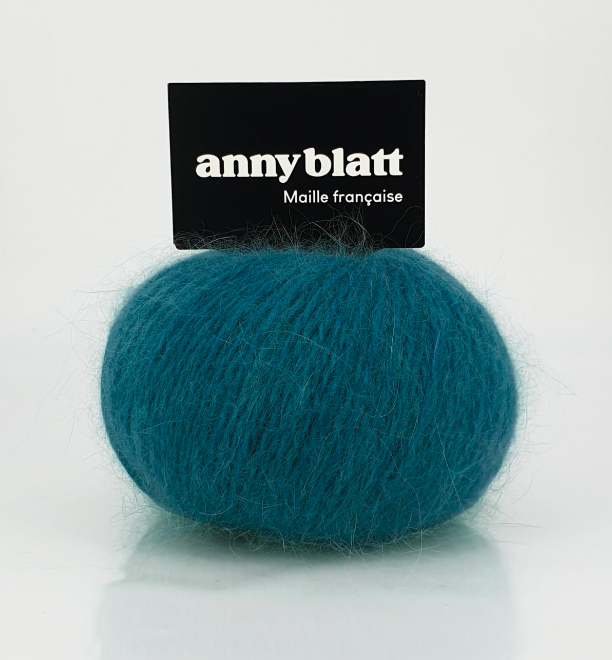 Pelote Angora Douceur : 50% Angora français 50% laine mérinos.