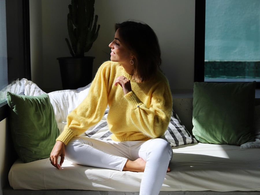 Charger l&#39;image dans la galerie, Pull mohair et soie jaune joie Alix 1.jpeg
