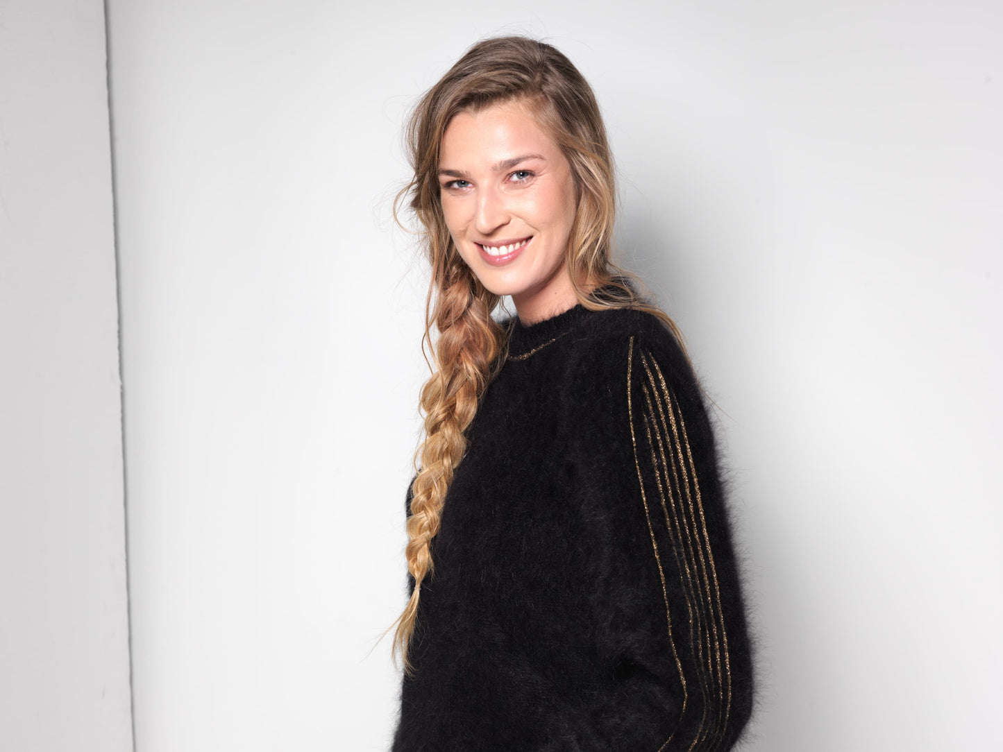 Pull Alix Angora Noir et doré.