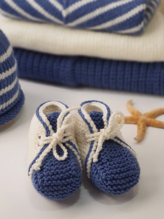 Bonnet et boots bébé Olivier à tricoter.