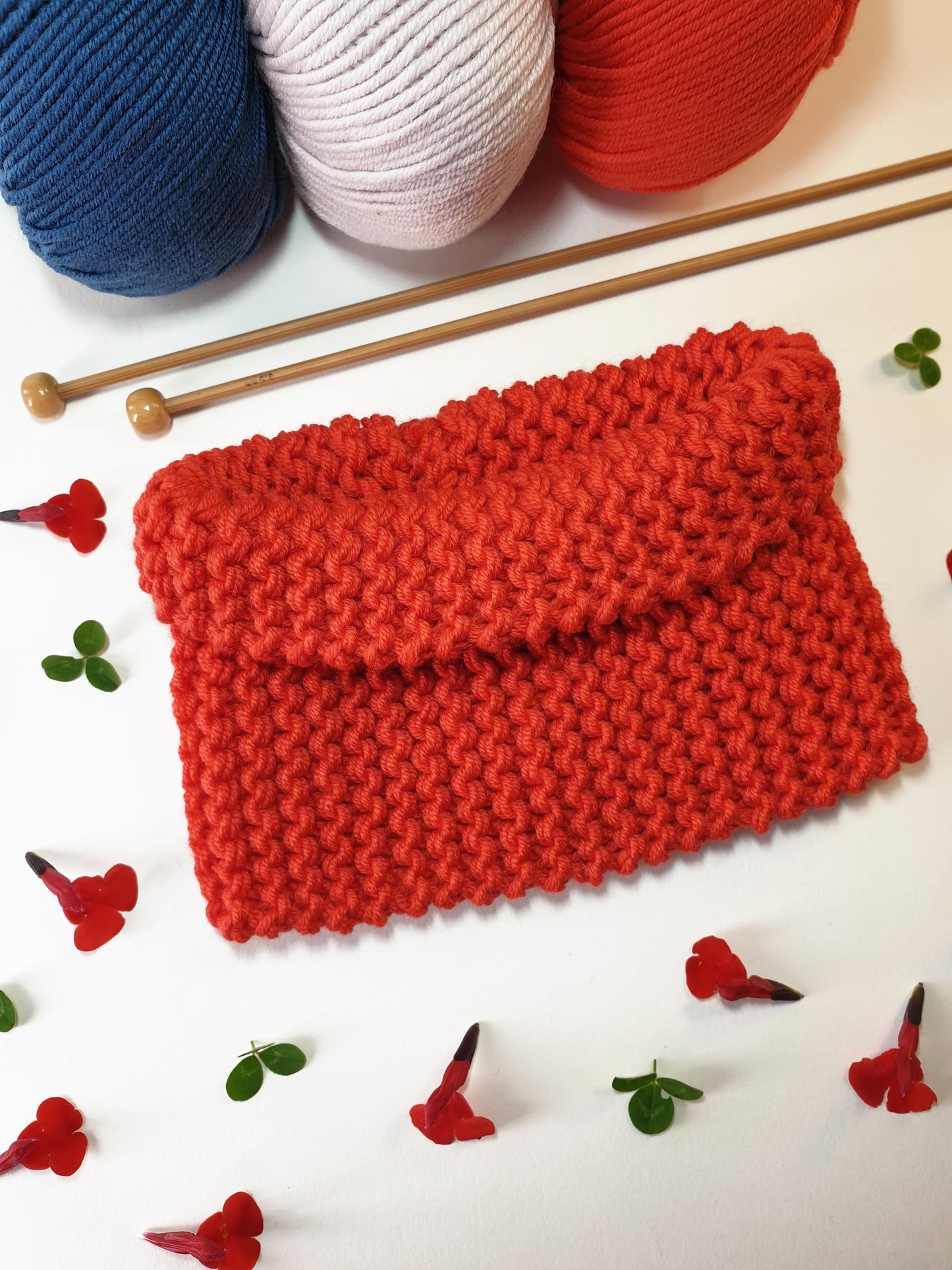Panoplie complète bébé Trefle à tricoter.