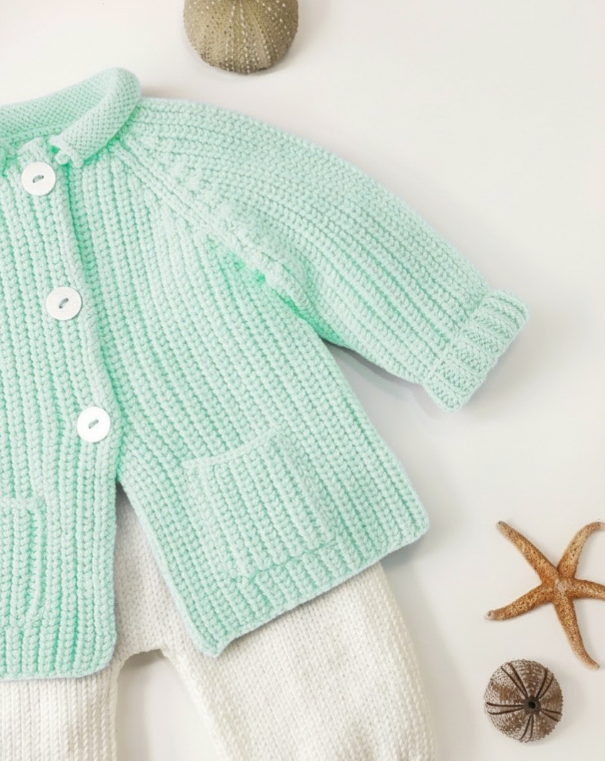 Veste bébé Acajou à tricoter.