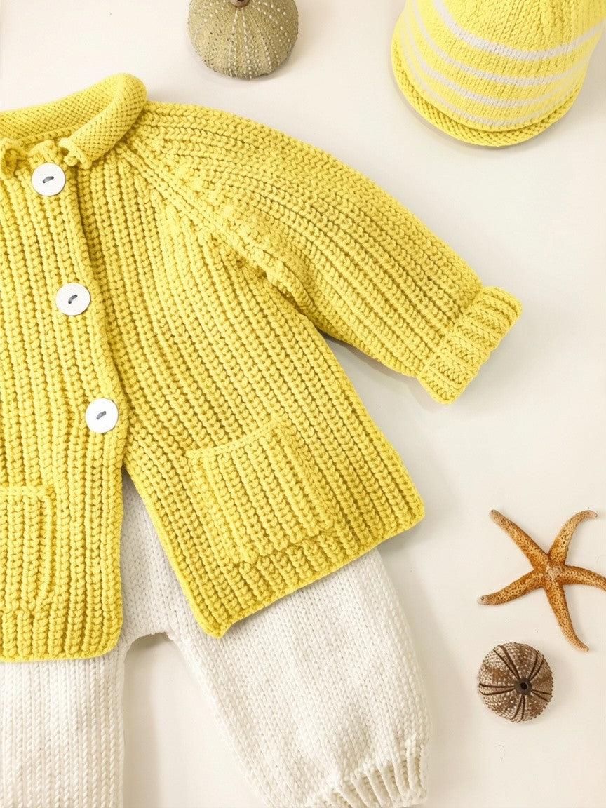 Veste bébé Acajou à tricoter.