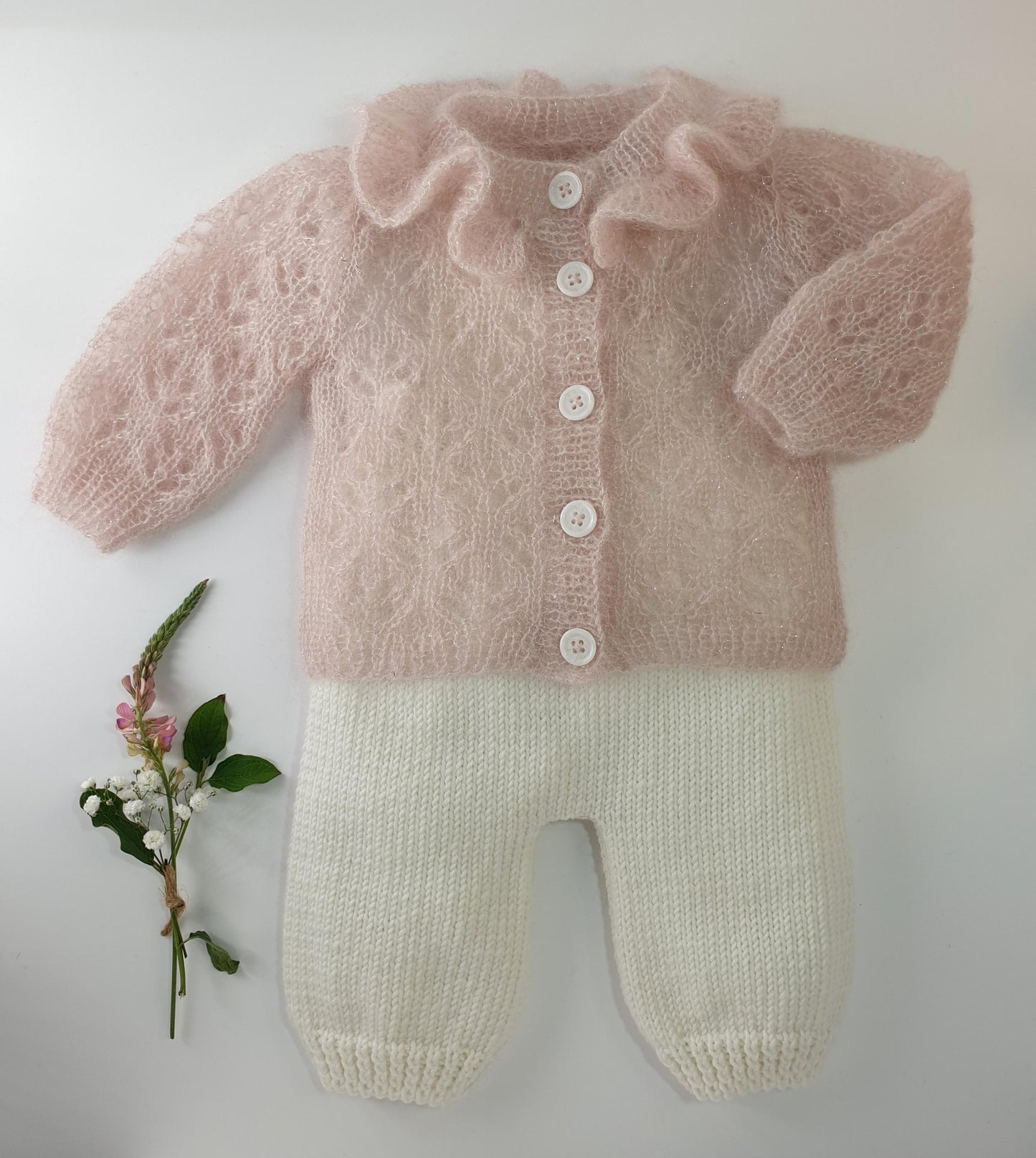 Cardigan bébé Châtaigne à tricoter.