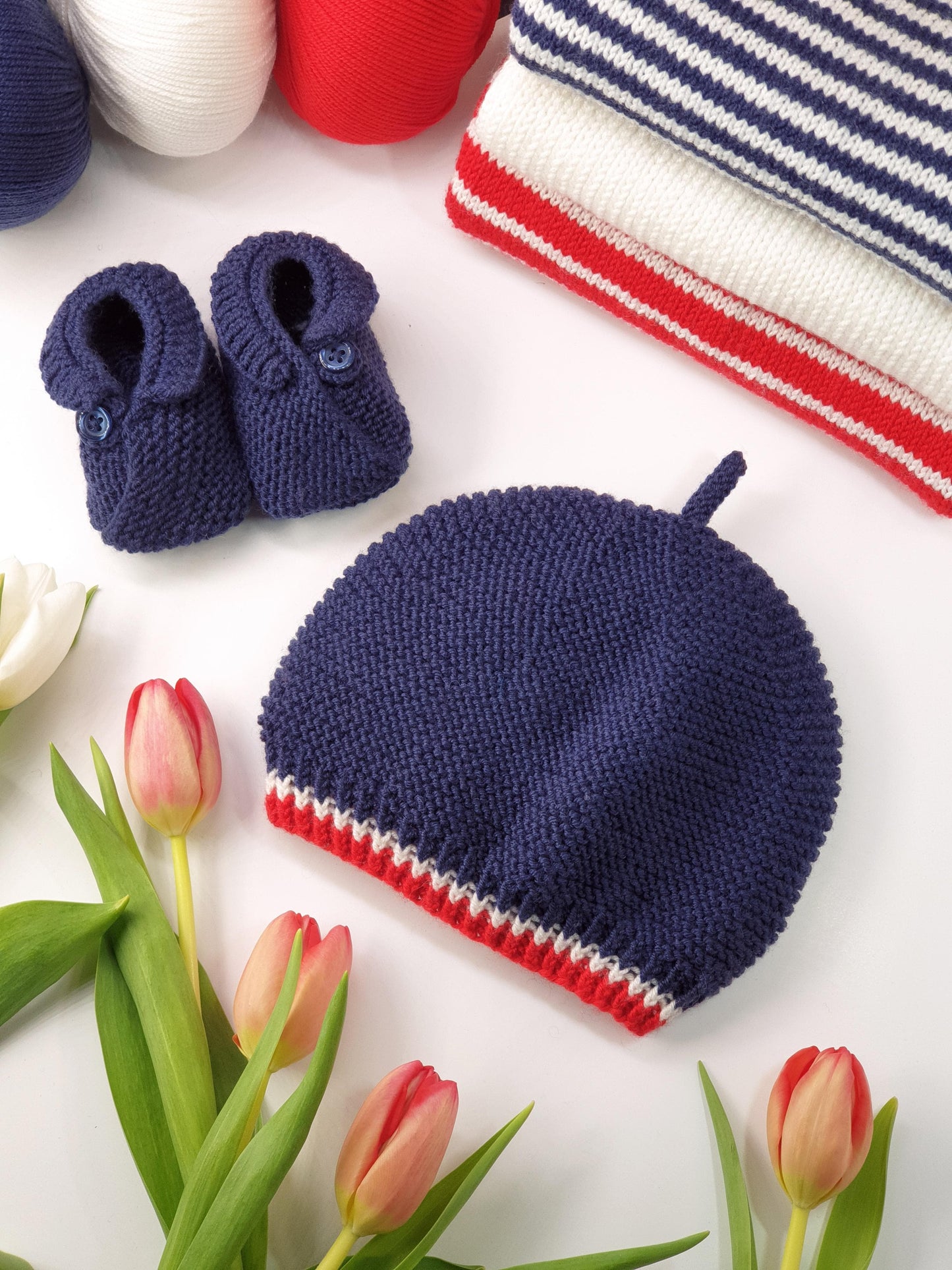 Bonnet et chaussons bébé Marie Claire Idées.