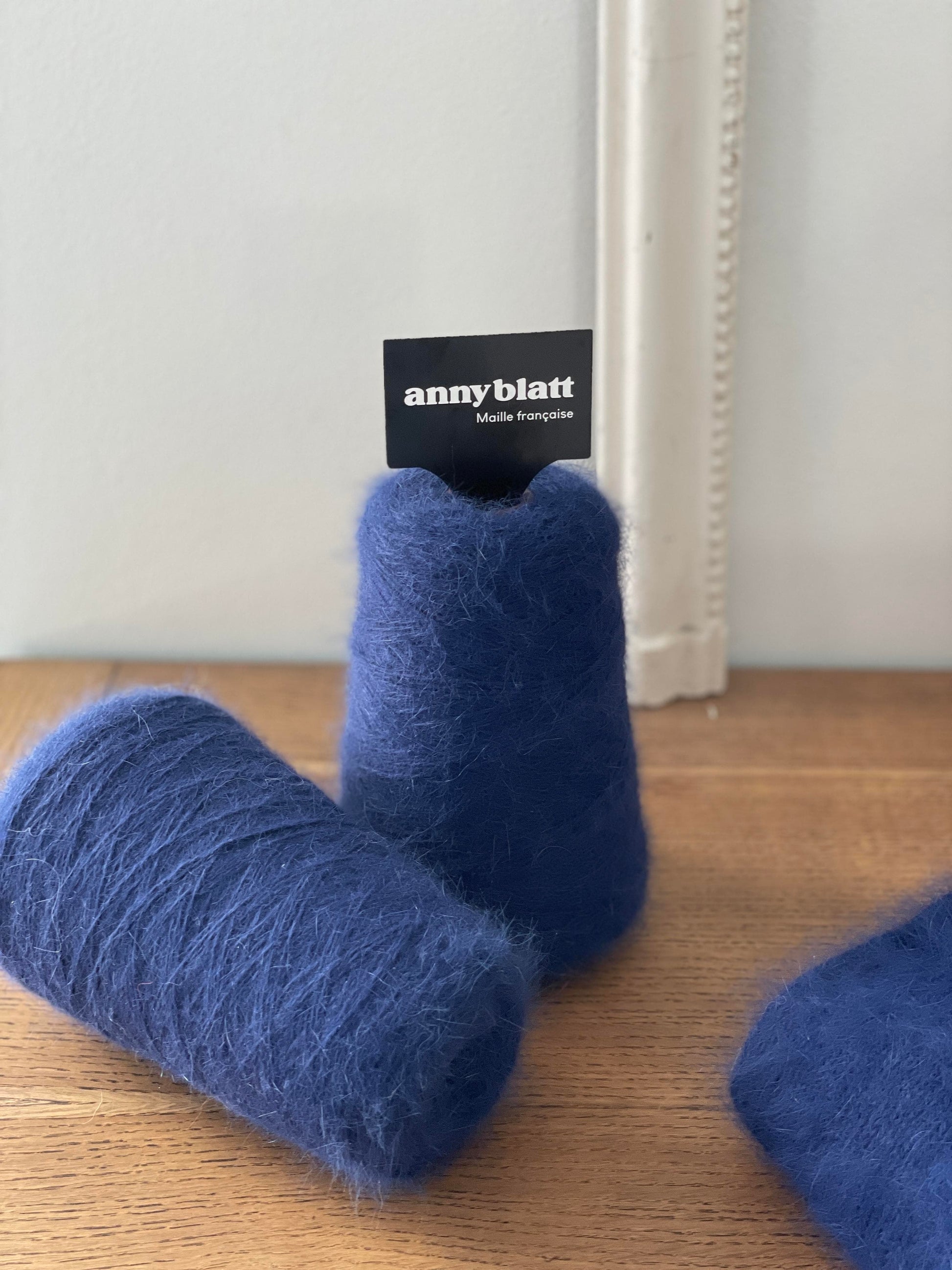 Cone_pelote_Angora_Prestige_AnnyBlatt_9865_BleuMarine.jpg
