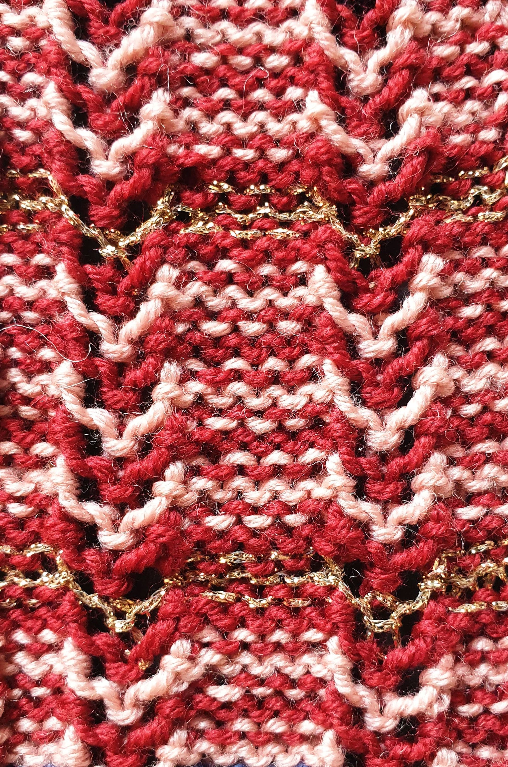 Pull Mérinos rouge et doré Salma.jpg
