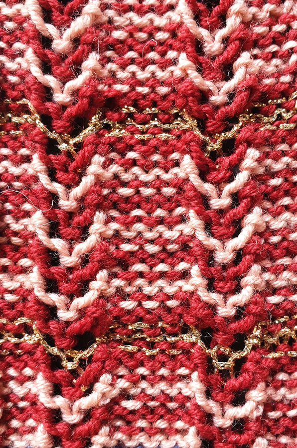Charger l&#39;image dans la galerie, Pull Mérinos rouge et doré Salma.jpg
