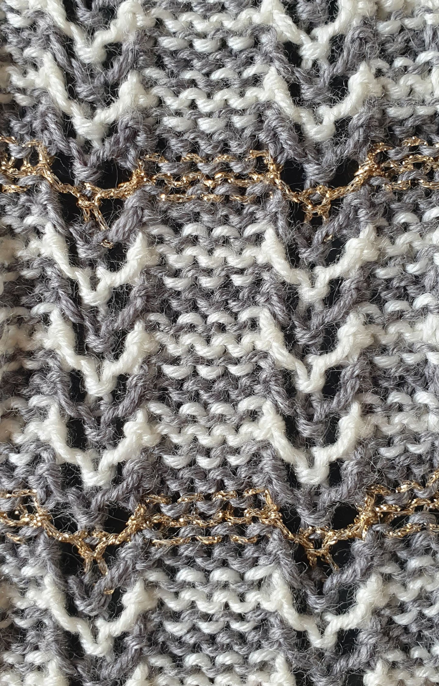 Pull Mérinos gris et doré Salma.jpg