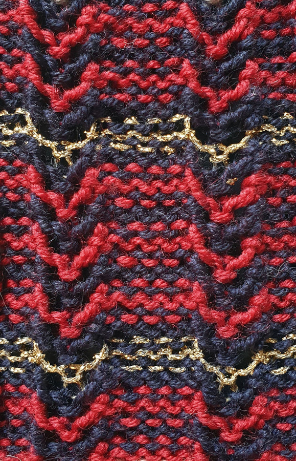 Charger l&#39;image dans la galerie, Pull Mérinos rouge bleu et doré Salma.jpg
