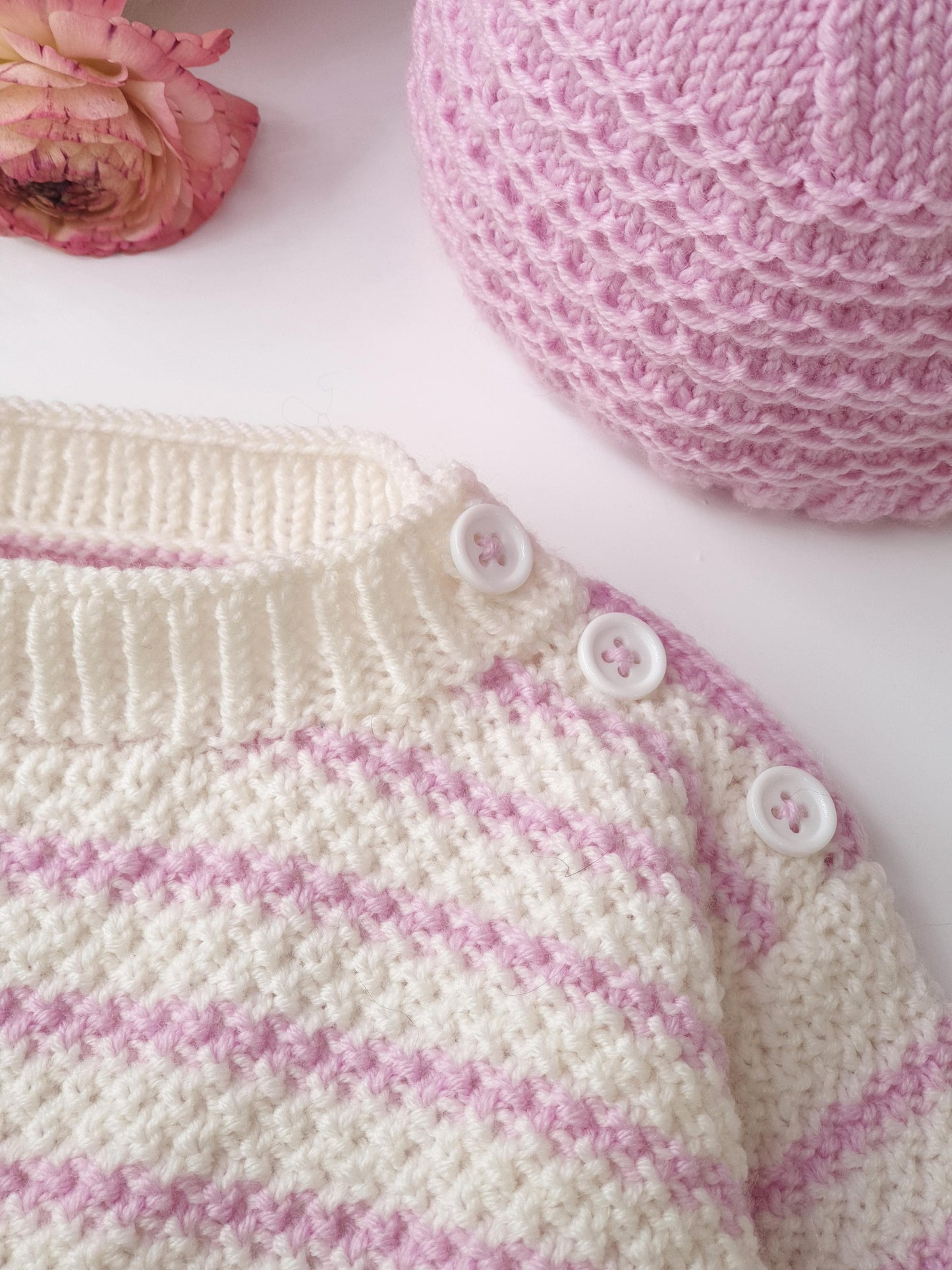Pull bébé Jacinthe à tricoter