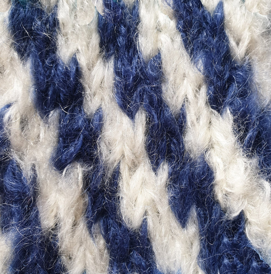 Charger l&#39;image dans la galerie, Manteau à tricoter mohair et laine marine et naturel zita
