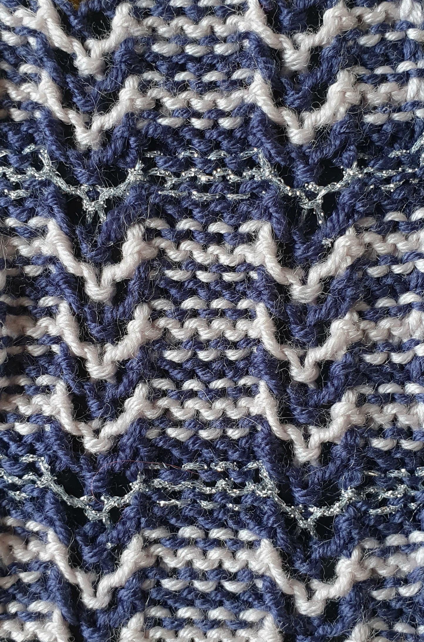 Pull Mérinos gris marine et argent Salma.jpg
