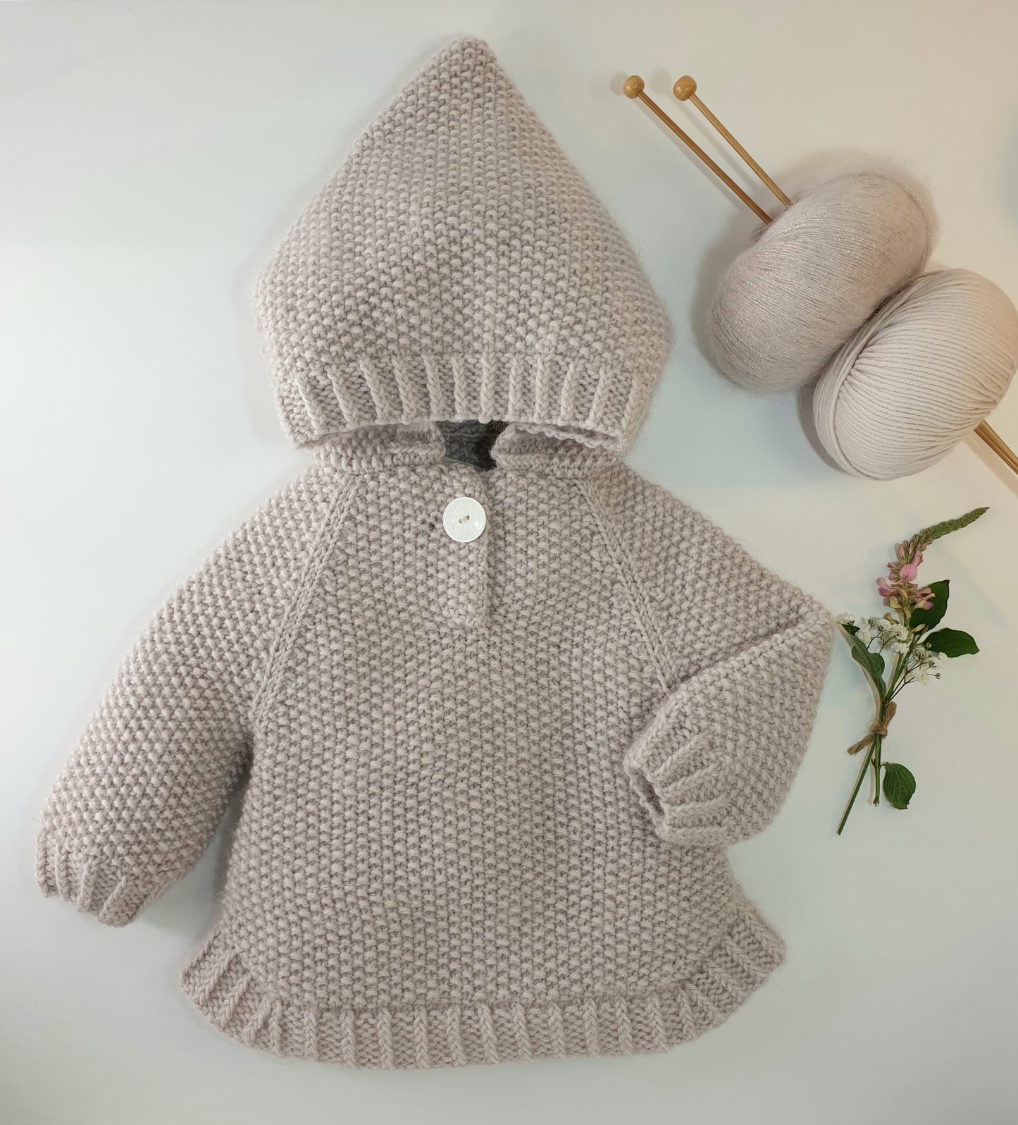 Poncho bébé Cèdre à tricoter.