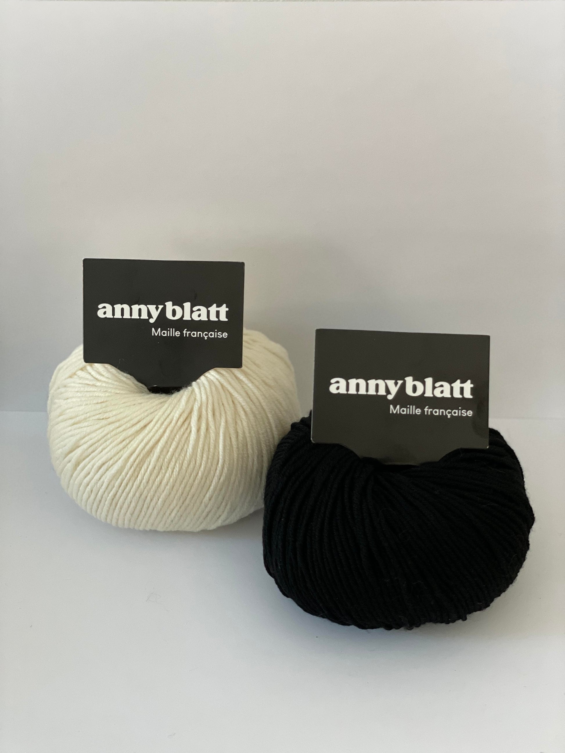 Modèle layette Mérinos naturel et noir combinaison Hetre.jpg