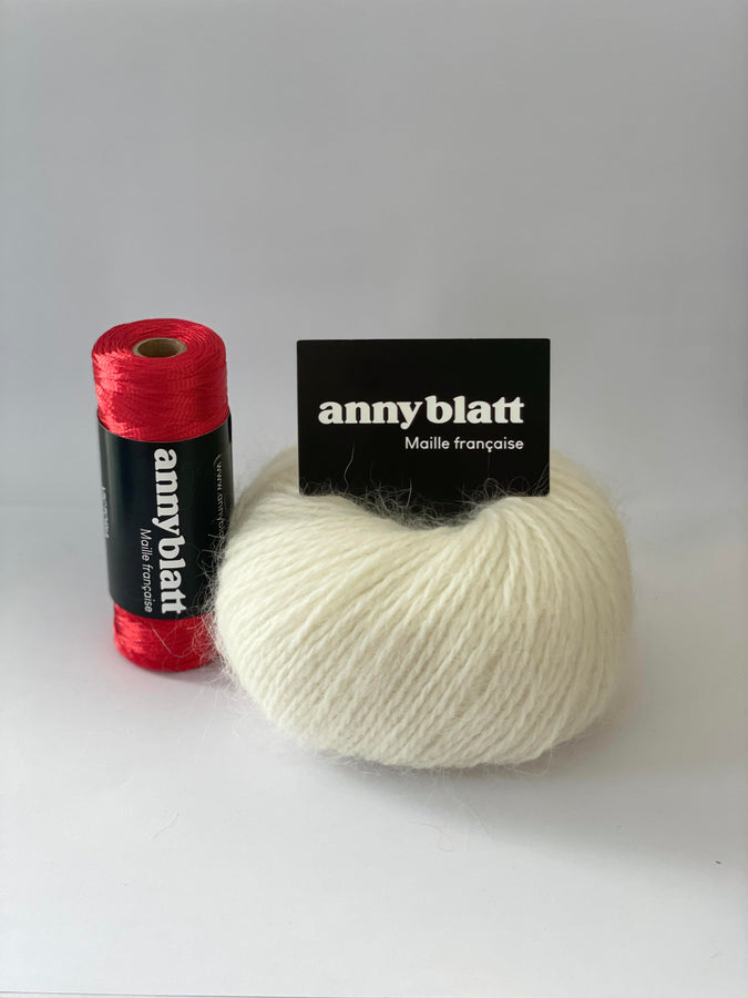 Charger l&#39;image dans la galerie, Pull Angora naturel et Rouge baiser by Anny Blatt.jpg
