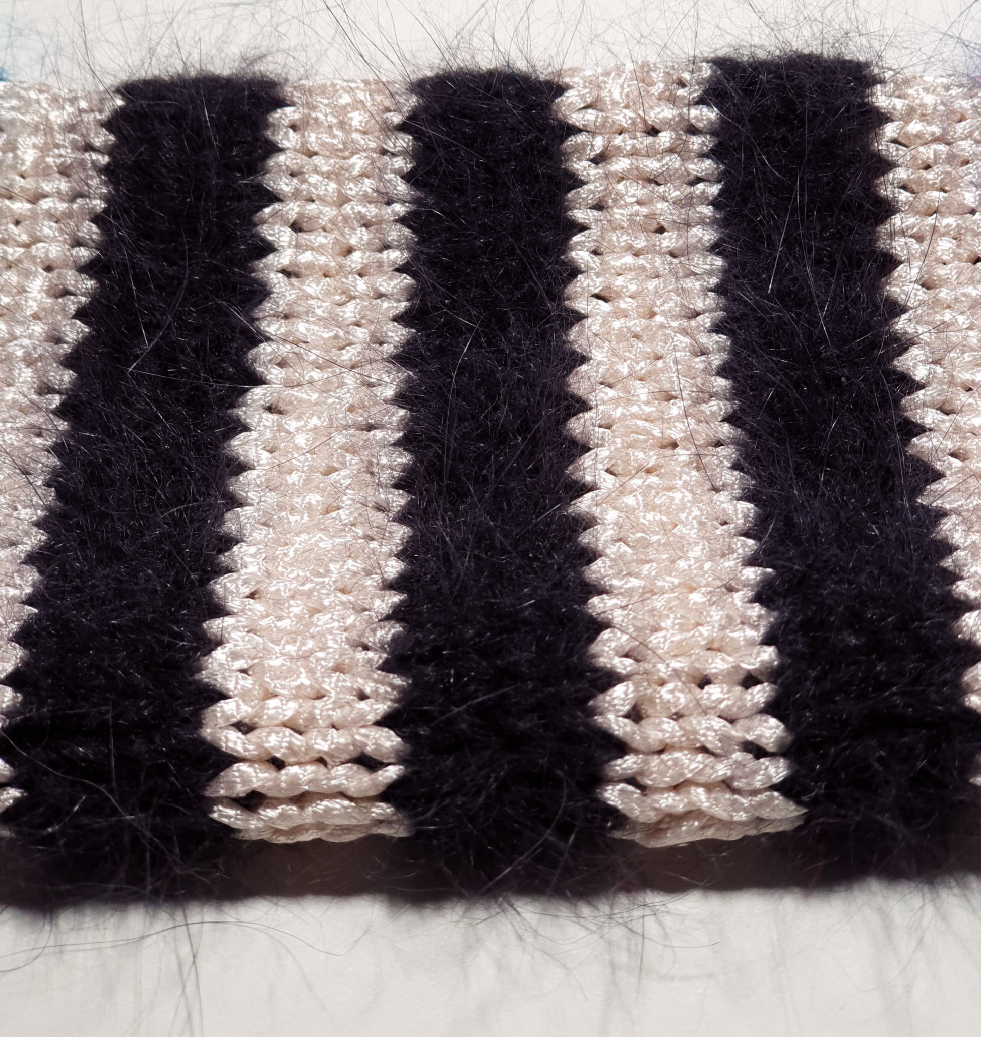 Tricot angora Noir naturel alpha