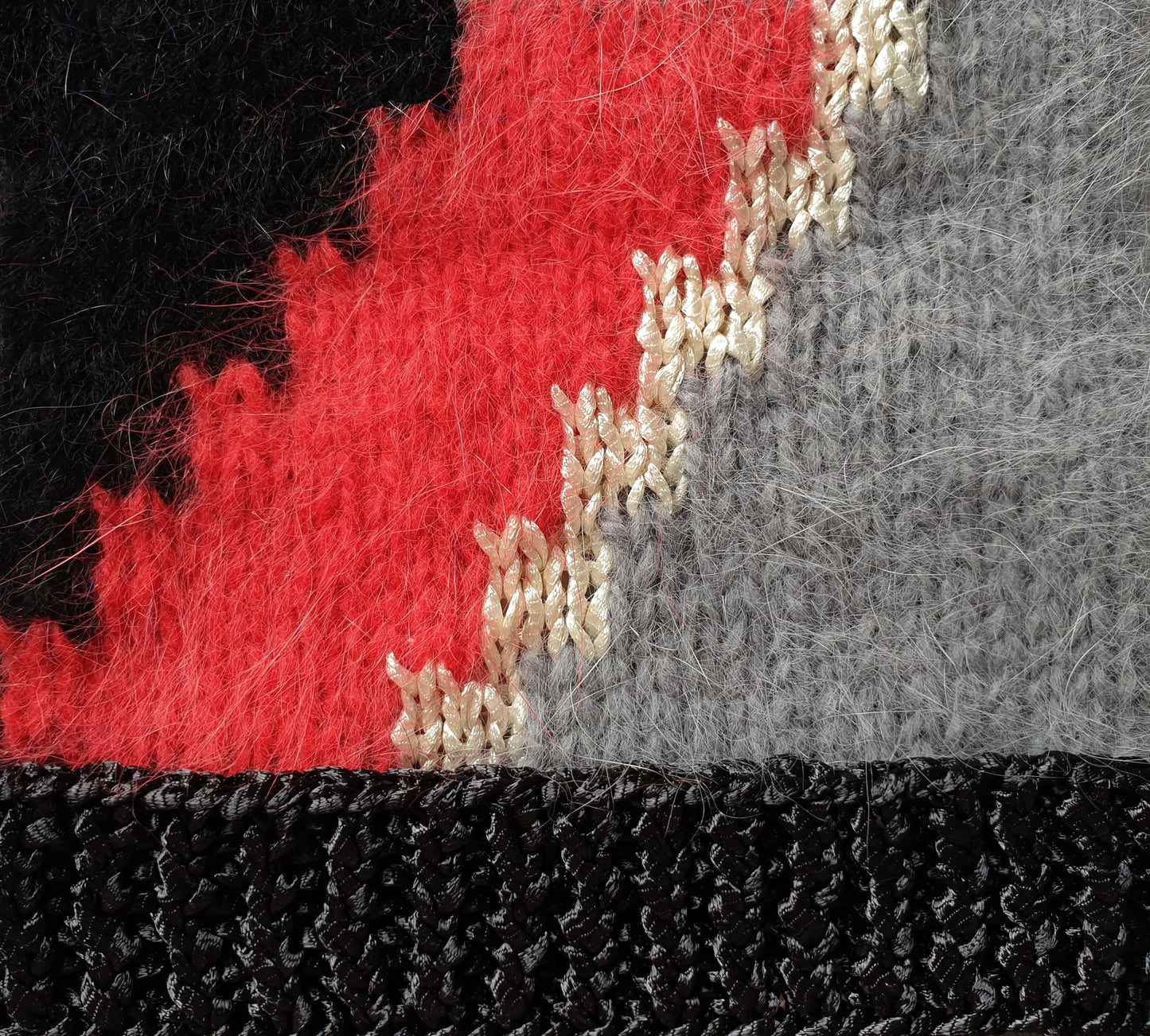 Pull à tricoter angora noir rouge maud