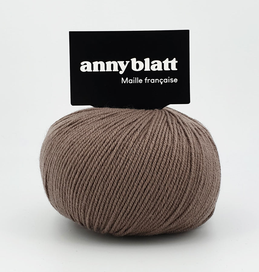 Charger l&#39;image dans la galerie, pelote merinos chataigne baby blatt extra fine1
