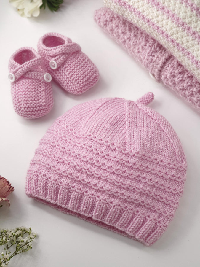 Charger l&#39;image dans la galerie, Bonnet et chaussons bébé Lila à tricoter
