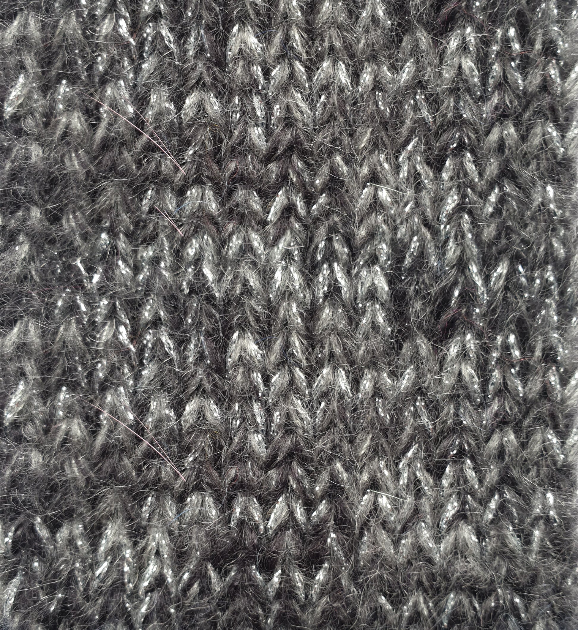 Pull mohair et soie à tricoter noir Shery.jpg