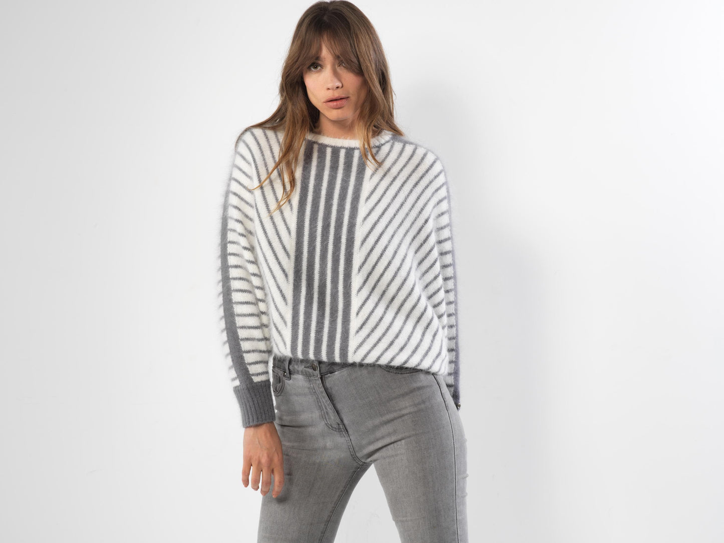 Pull chauve souris naturel et gris cerbère 1.jpg