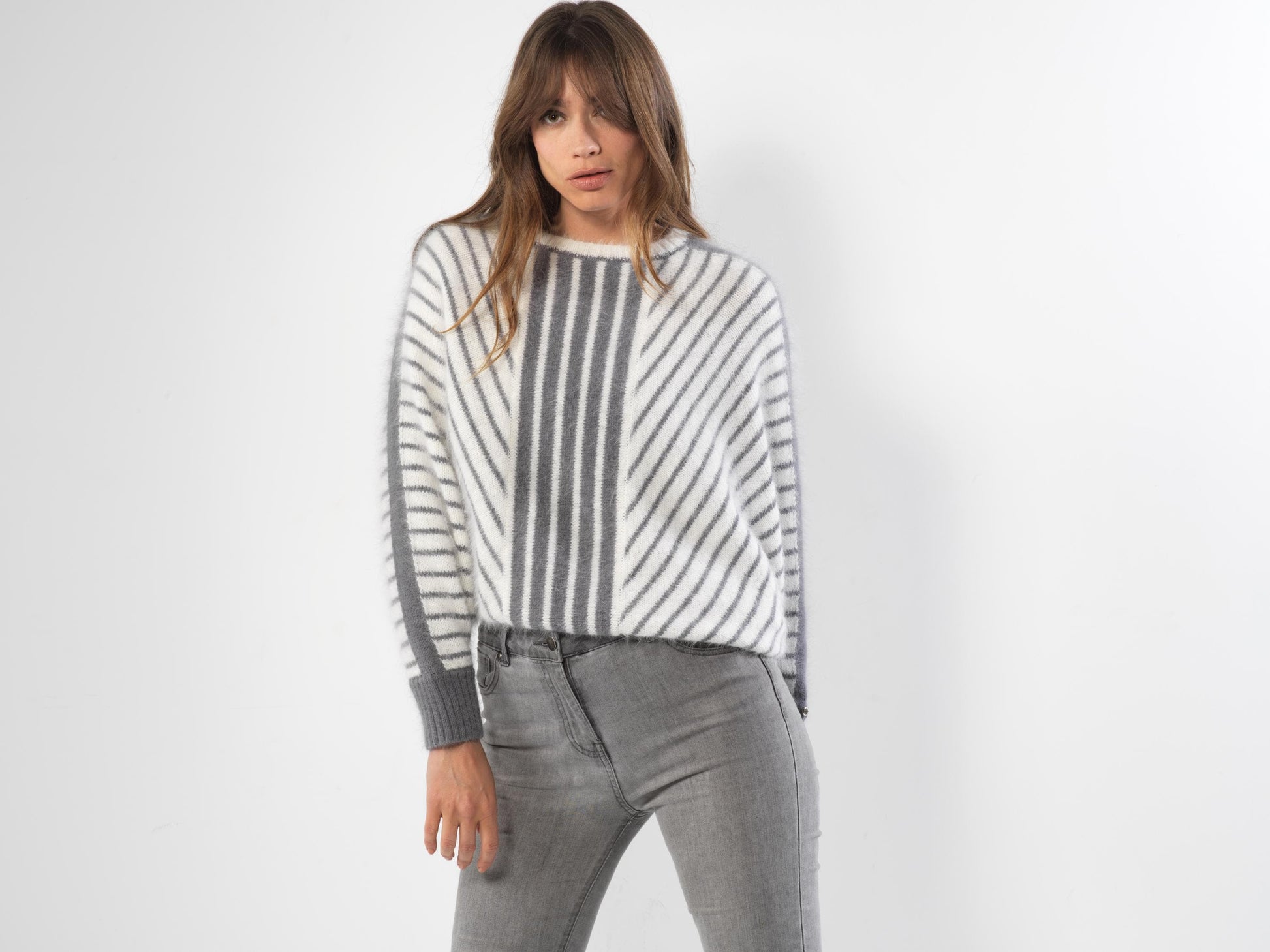 Pull chauve souris naturel et gris cerbère 1.jpg