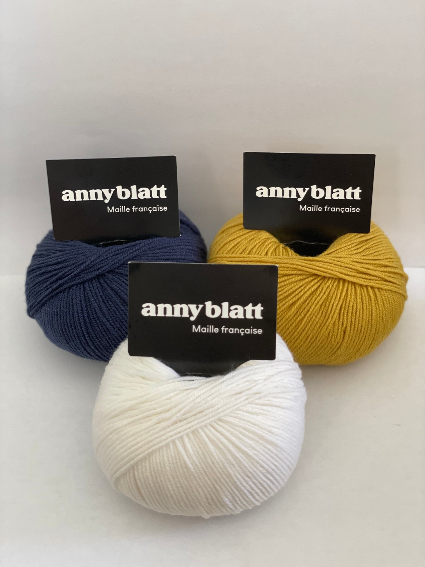 pelote mérinos colza marine et blanc baby blatt extra fine