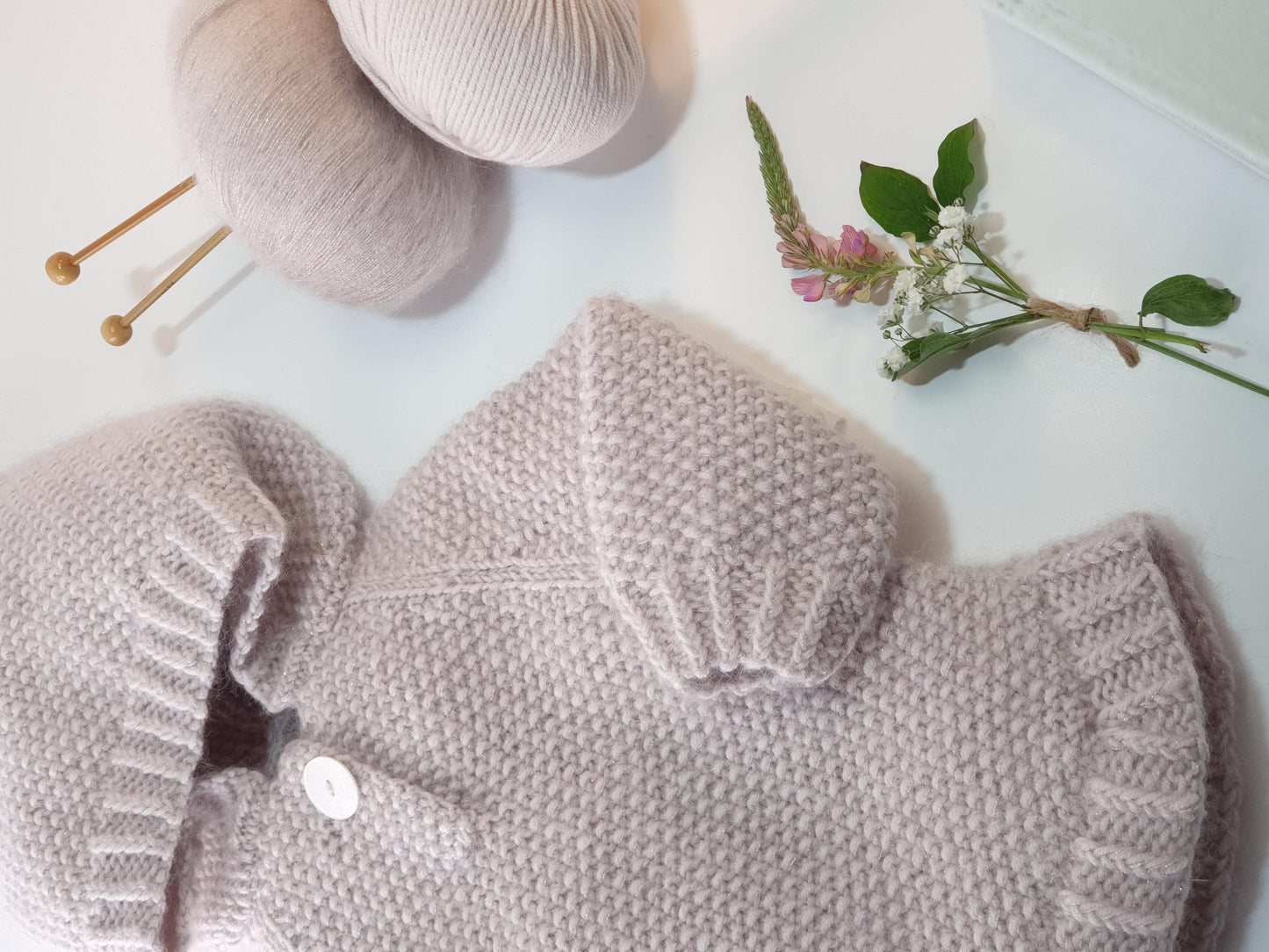 Poncho bébé Cèdre à tricoter.