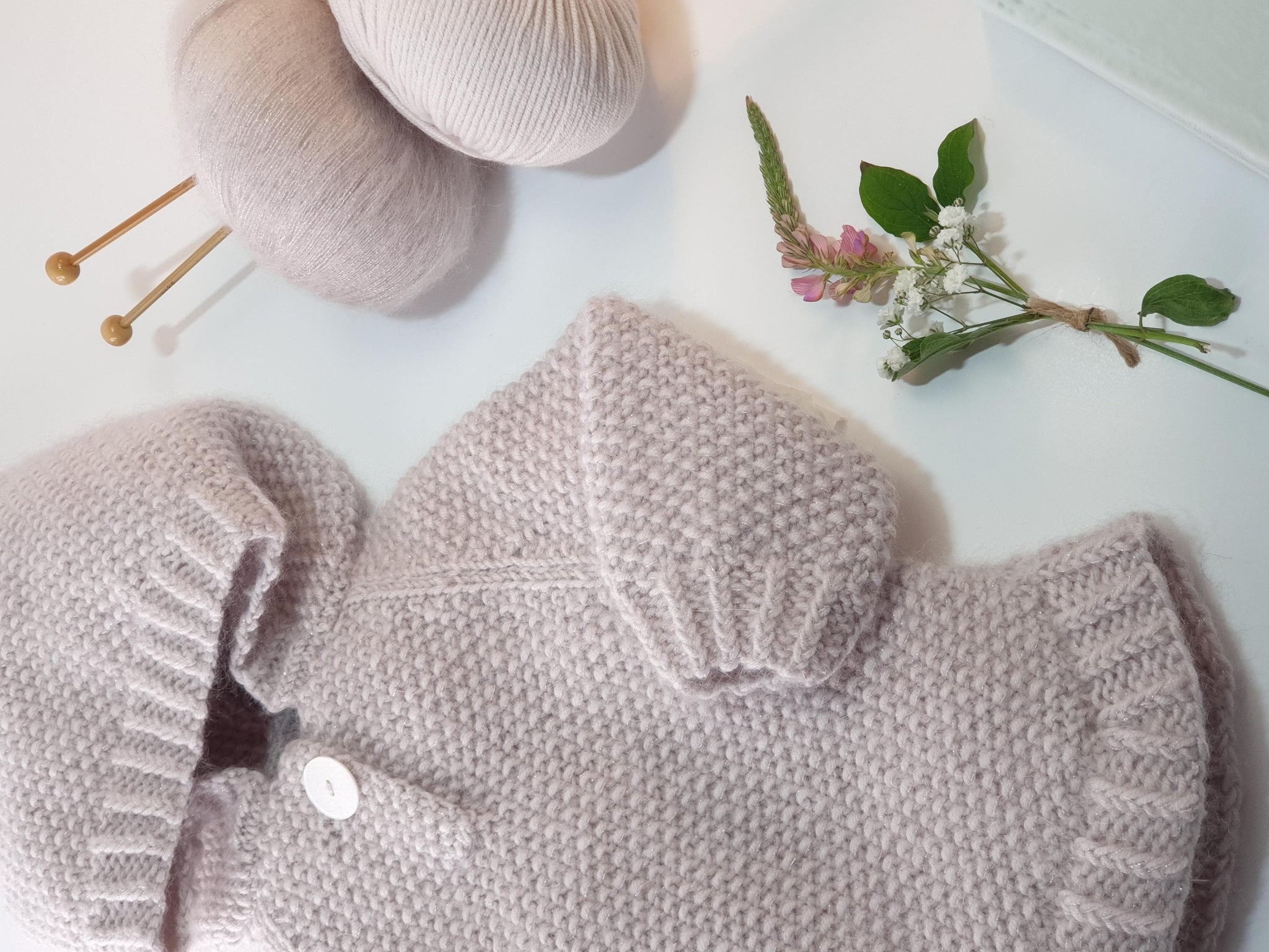 Poncho Cèdre : Le petit manteau à tricoter pour bébé – Anny Blatt