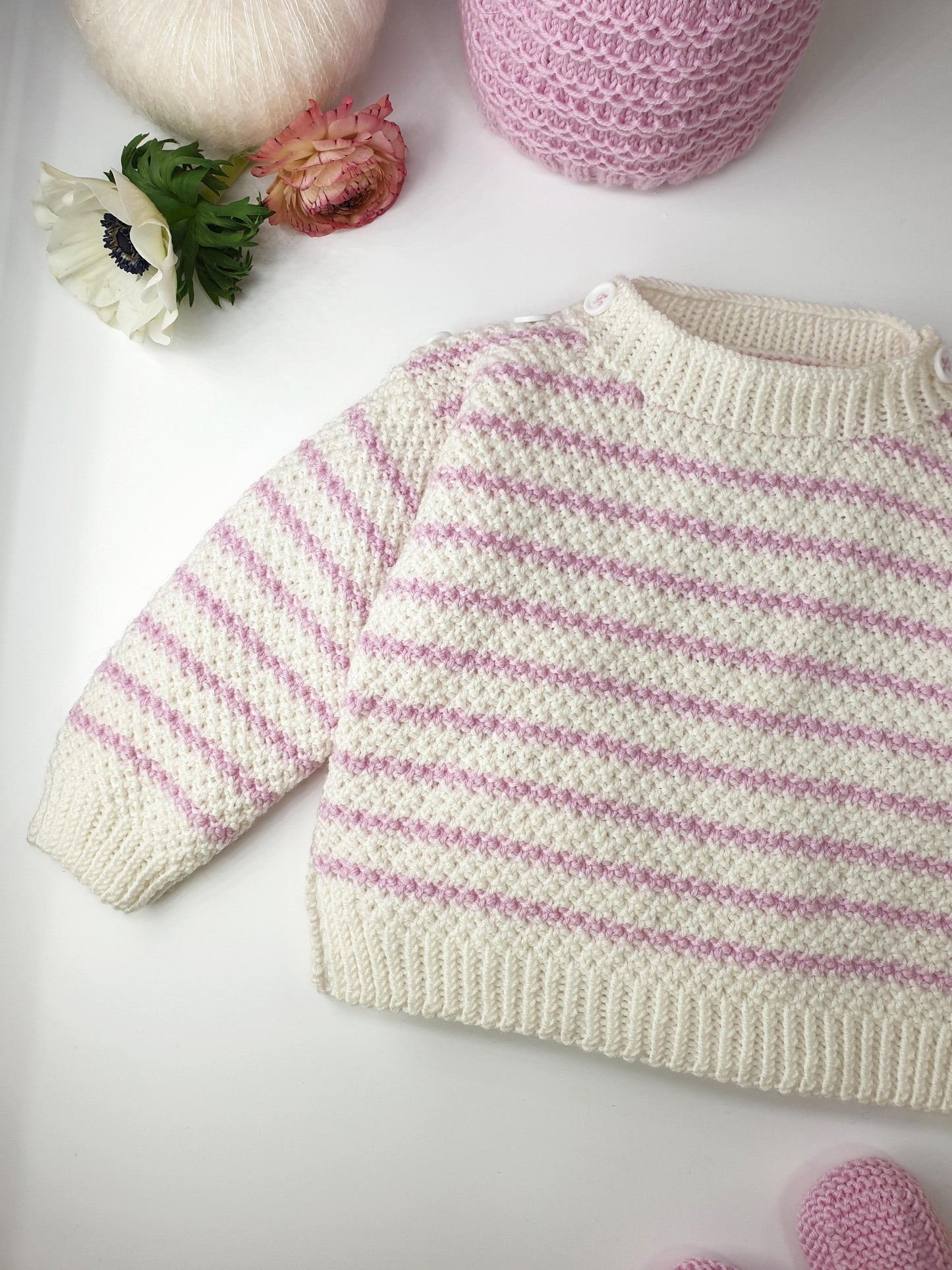 Pull bébé Jacinthe à tricoter