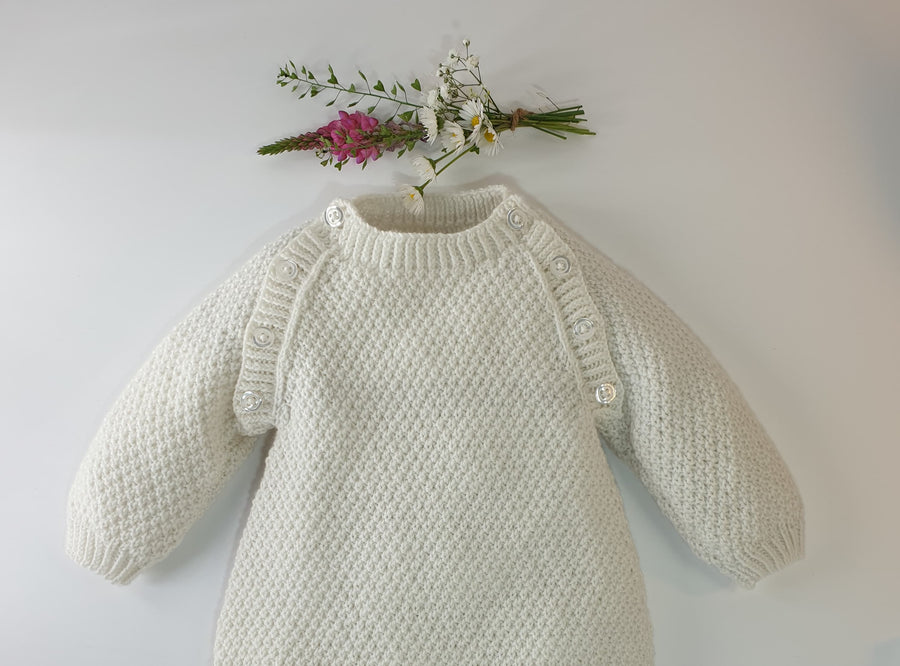 Charger l&#39;image dans la galerie, combinaison bébé à tricoter mérinos blanc thé 6
