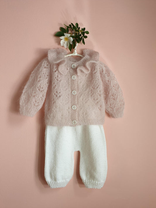 Cardigan bébé Châtaigne à tricoter.